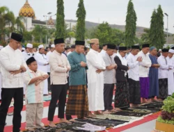 Kapolda Sulteng Laksanakan Sholat Idul Adha Bersama Masyarakat di Mako Polda
