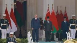 Prabowo Sambut Hangat Kedatangan Presiden Belarus di Istana Merdeka